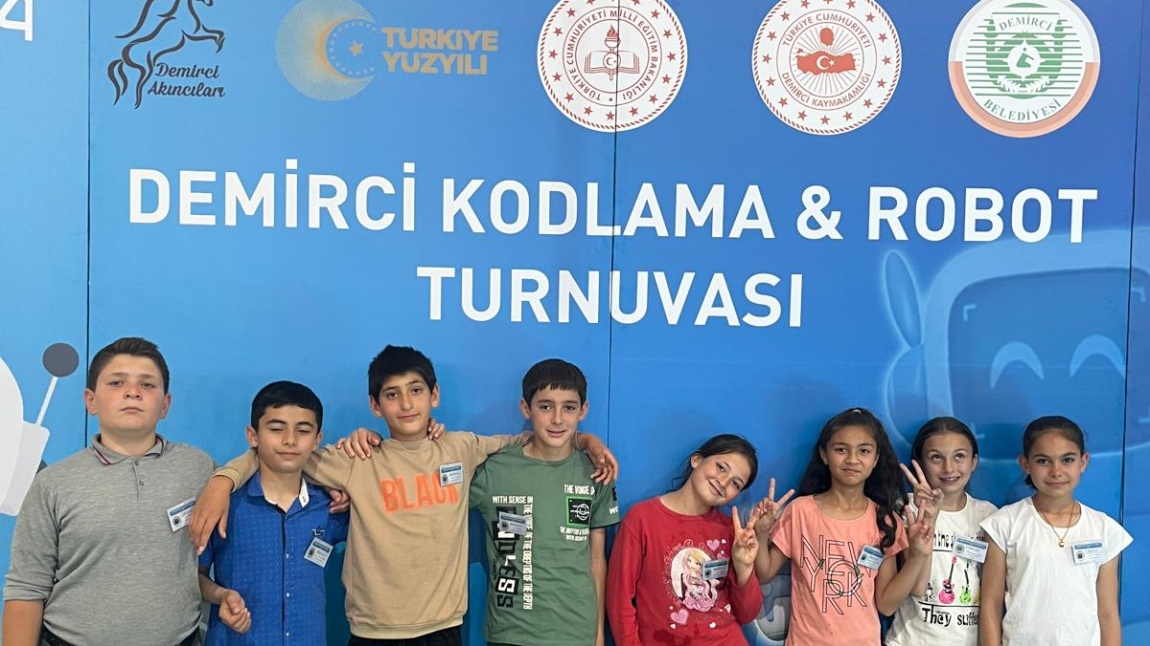 Öğrencilerimiz Demirci'de düzenlenen Kodlama ve Robot Turnuvası'na iki kategoride katılım sağladı.